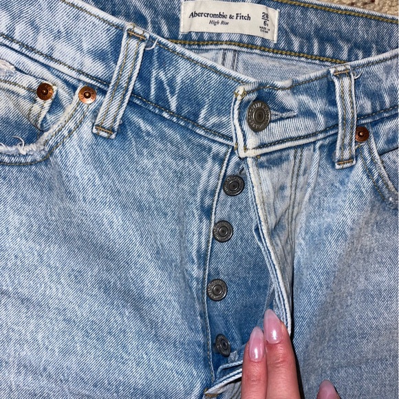 A&F High Rise Distressed Light Wash Straight Leg Jeans Size 28 - Picture 5 of 5